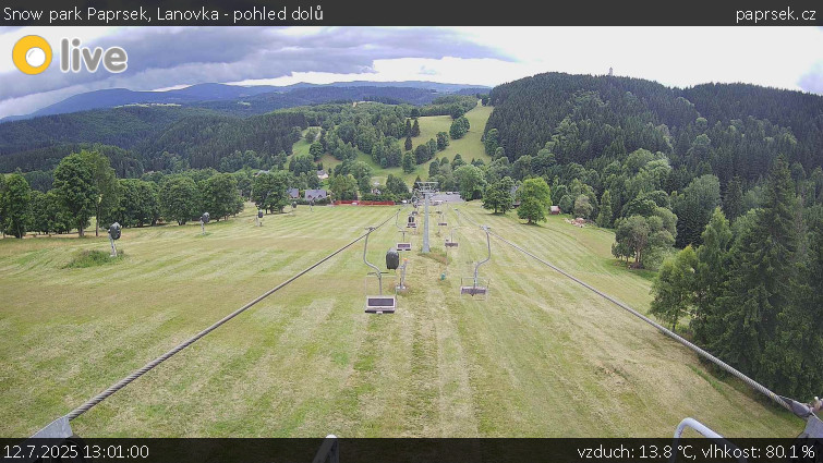 Snow park Paprsek - Lanovka - pohled dolů - 12.7.2025 v 13:01 Snow park Paprsek - Lanovka - pohled dolů - 12.7.2025 v 13:01