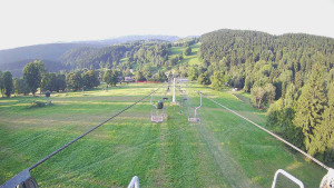 Snow park Paprsek - Lanovka - pohled dolů - 15.8.2025 v 07:00
