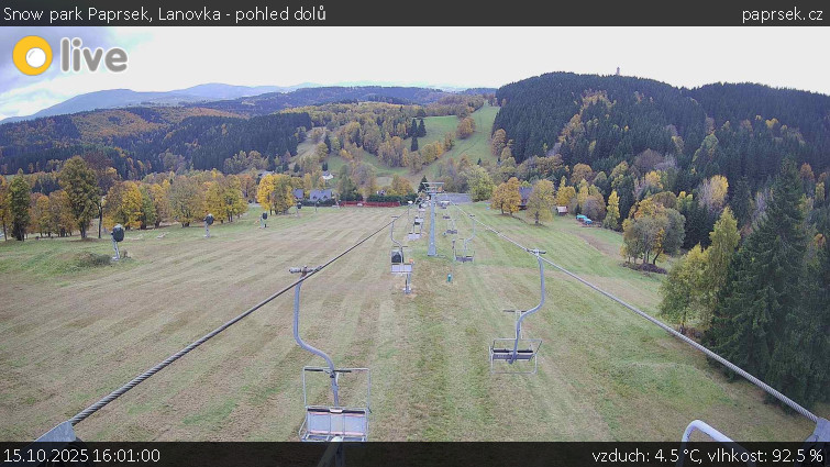 Snow park Paprsek - Lanovka - pohled dolů - 15.10.2025 v 16:01 Snow park Paprsek - Lanovka - pohled dolů - 15.10.2025 v 16:01