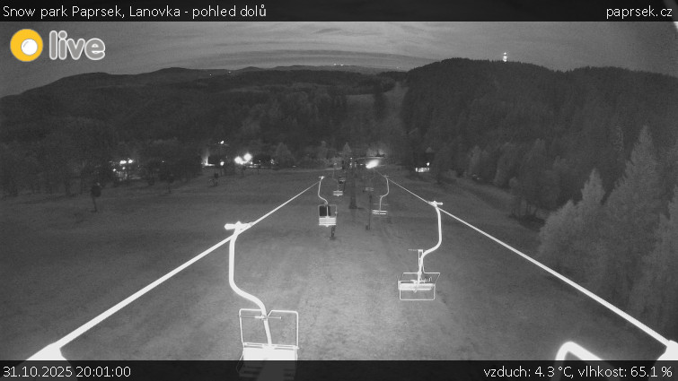 Snow park Paprsek - Lanovka - pohled dolů - 31.10.2025 v 20:01 Snow park Paprsek - Lanovka - pohled dolů - 31.10.2025 v 20:01