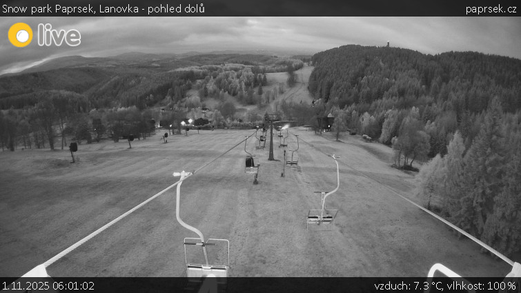Snow park Paprsek - Lanovka - pohled dolů - 1.11.2025 v 06:01 Snow park Paprsek - Lanovka - pohled dolů - 1.11.2025 v 06:01