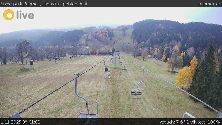 Snow park Paprsek - Lanovka - pohled dolů - 1.11.2025 v 08:01 Snow park Paprsek - Lanovka - pohled dolů - 1.11.2025 v 08:01