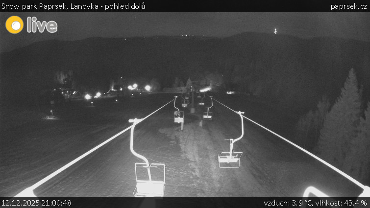 Snow park Paprsek - Lanovka - pohled dolů - 12.12.2025 v 21:00