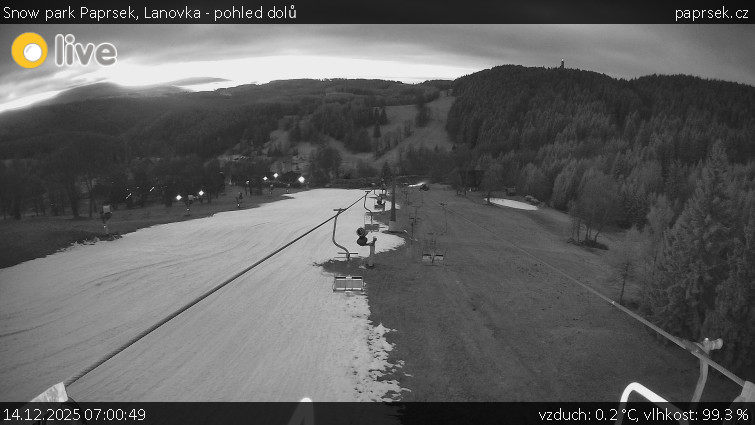 Snow park Paprsek - Lanovka - pohled dolů - 14.12.2025 v 07:00