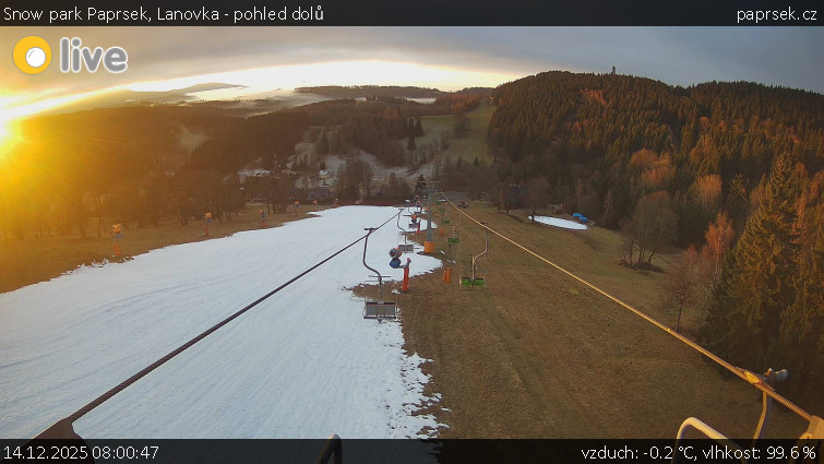 Snow park Paprsek - Lanovka - pohled dolů - 14.12.2025 v 08:00