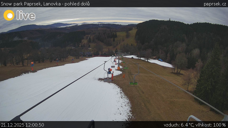 Snow park Paprsek - Lanovka - pohled dolů - 21.12.2025 v 12:00