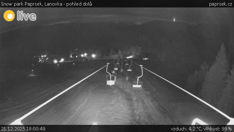Snow park Paprsek - Lanovka - pohled dolů - 21.12.2025 v 18:00