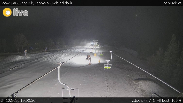Snow park Paprsek - Lanovka - pohled dolů - 24.12.2025 v 19:00