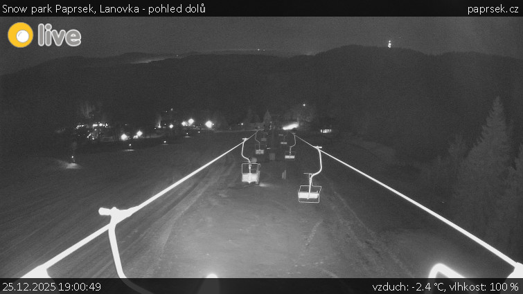 Snow park Paprsek - Lanovka - pohled dolů - 25.12.2025 v 19:00