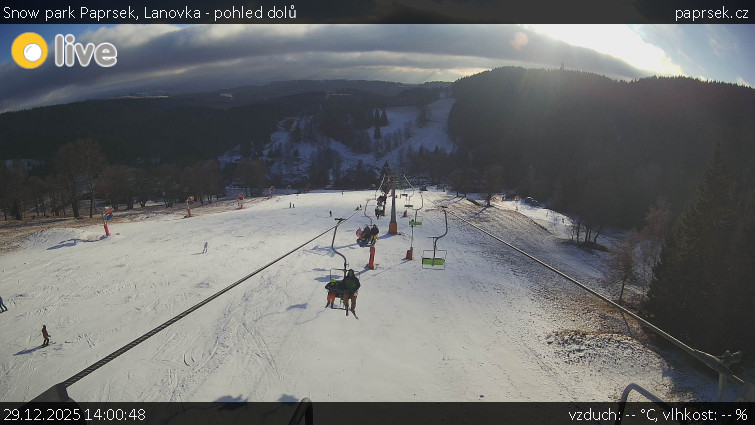 Snow park Paprsek - Lanovka - pohled dolů - 29.12.2025 v 14:00
