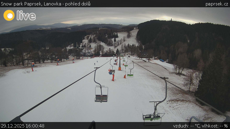 Snow park Paprsek - Lanovka - pohled dolů - 29.12.2025 v 16:00