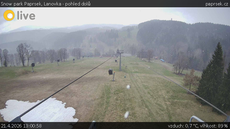 Snow park Paprsek - Lanovka - pohled dolů - 21.4.2026 v 13:00