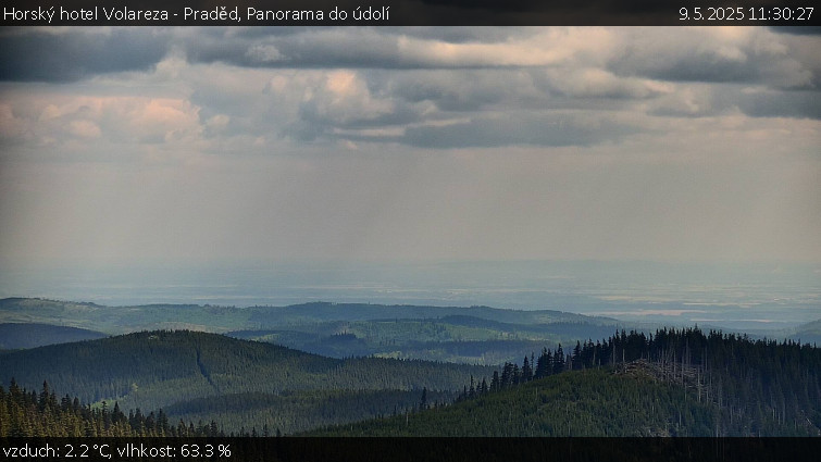 Horský hotel Volareza - Praděd - Panorama do údolí - 9.5.2025 v 11:30 Horský hotel Volareza - Praděd - Panorama do údolí - 9.5.2025 v 11:30