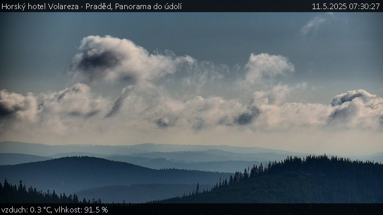Horský hotel Volareza - Praděd - Panorama do údolí - 11.5.2025 v 07:30 Horský hotel Volareza - Praděd - Panorama do údolí - 11.5.2025 v 07:30