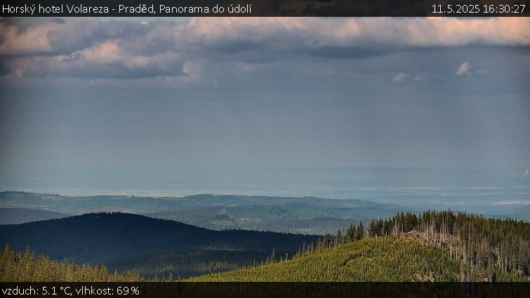 Horský hotel Volareza - Praděd - Panorama do údolí - 11.5.2025 v 16:30 Horský hotel Volareza - Praděd - Panorama do údolí - 11.5.2025 v 16:30