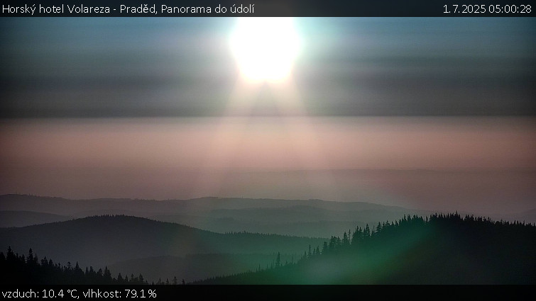 Horský hotel Volareza - Praděd - Panorama do údolí - 1.7.2025 v 05:00 Horský hotel Volareza - Praděd - Panorama do údolí - 1.7.2025 v 05:00
