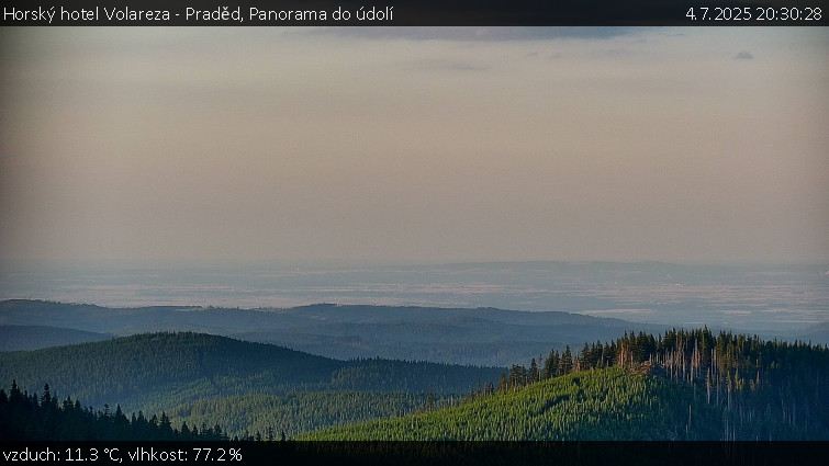 Horský hotel Volareza - Praděd - Panorama do údolí - 4.7.2025 v 20:30 Horský hotel Volareza - Praděd - Panorama do údolí - 4.7.2025 v 20:30