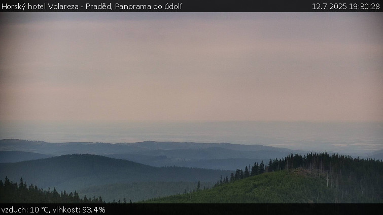 Horský hotel Volareza - Praděd - Panorama do údolí - 12.7.2025 v 19:30 Horský hotel Volareza - Praděd - Panorama do údolí - 12.7.2025 v 19:30