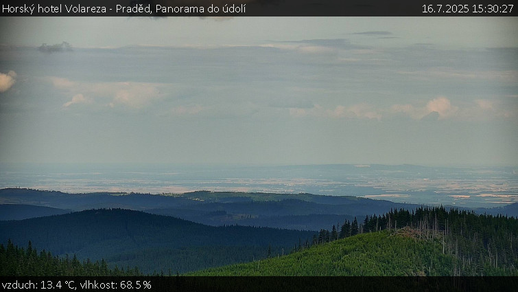 Horský hotel Volareza - Praděd - Panorama do údolí - 16.7.2025 v 15:30 Horský hotel Volareza - Praděd - Panorama do údolí - 16.7.2025 v 15:30