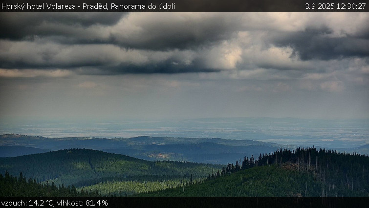 Horský hotel Volareza - Praděd - Panorama do údolí - 3.9.2025 v 12:30 Horský hotel Volareza - Praděd - Panorama do údolí - 3.9.2025 v 12:30