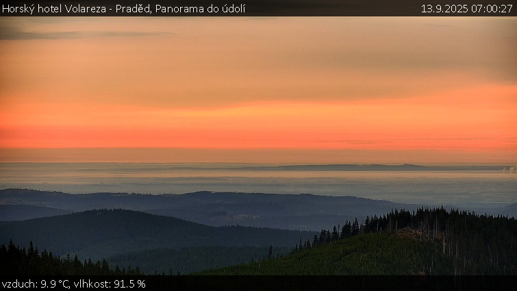 Horský hotel Volareza - Praděd - Panorama do údolí - 13.9.2025 v 07:00 Horský hotel Volareza - Praděd - Panorama do údolí - 13.9.2025 v 07:00
