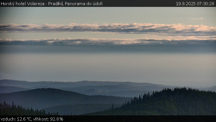 Horský hotel Volareza - Praděd - Panorama do údolí - 19.9.2025 v 07:30 Horský hotel Volareza - Praděd - Panorama do údolí - 19.9.2025 v 07:30