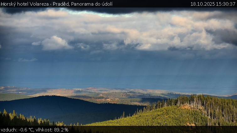 Horský hotel Volareza - Praděd - Panorama do údolí - 18.10.2025 v 15:30 Horský hotel Volareza - Praděd - Panorama do údolí - 18.10.2025 v 15:30