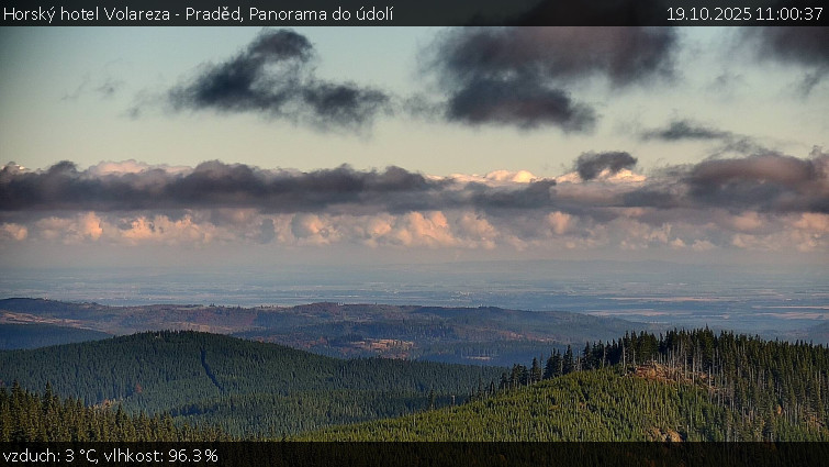 Horský hotel Volareza - Praděd - Panorama do údolí - 19.10.2025 v 11:00 Horský hotel Volareza - Praděd - Panorama do údolí - 19.10.2025 v 11:00