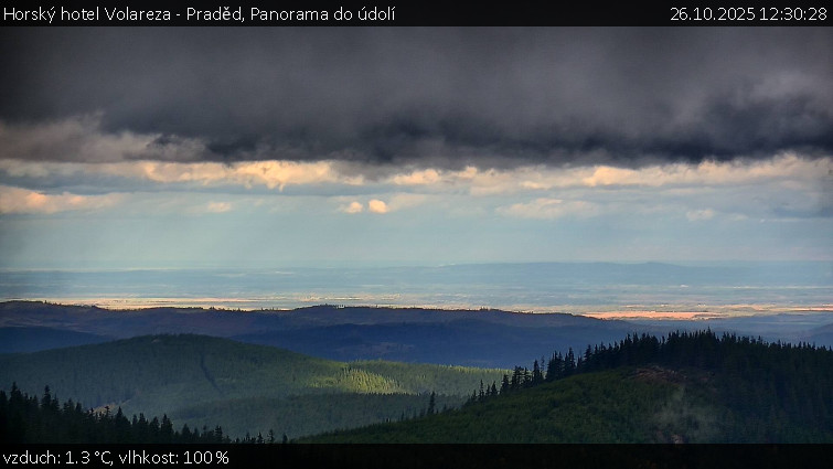 Horský hotel Volareza - Praděd - Panorama do údolí - 26.10.2025 v 12:30 Horský hotel Volareza - Praděd - Panorama do údolí - 26.10.2025 v 12:30