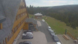 Parkoviště a hlavní vchod