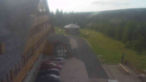 Sporthotel Kurzovní - Parkoviště a hlavní vchod - 25.6.2025 v 06:55