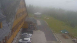 Parkoviště a hlavní vchod
