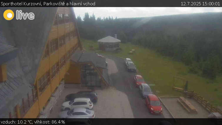 Sporthotel Kurzovní - Parkoviště a hlavní vchod - 12.7.2025 v 15:00 Sporthotel Kurzovní - Parkoviště a hlavní vchod - 12.7.2025 v 15:00