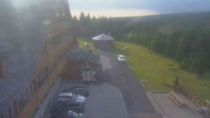 Sporthotel Kurzovní - Parkoviště a hlavní vchod - 14.7.2025 v 06:55