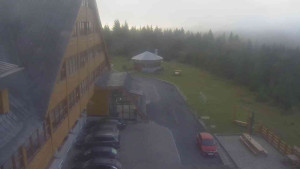 Sporthotel Kurzovní - Parkoviště a hlavní vchod - 15.9.2025 v 07:55