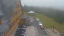 Parkoviště a hlavní vchod