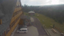 Parkoviště a hlavní vchod