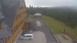 Parkoviště a hlavní vchod