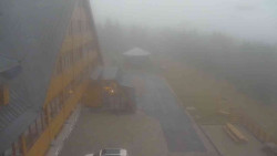 Parkoviště a hlavní vchod
