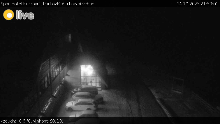 Sporthotel Kurzovní - Parkoviště a hlavní vchod - 24.10.2025 v 21:30 Sporthotel Kurzovní - Parkoviště a hlavní vchod - 24.10.2025 v 21:30
