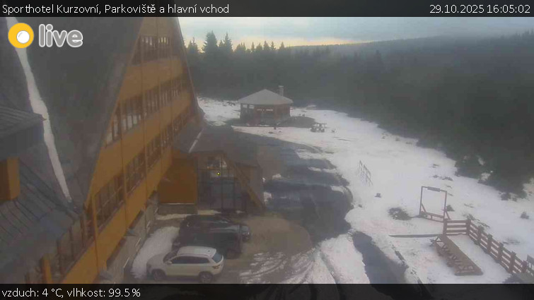 Sporthotel Kurzovní - Parkoviště a hlavní vchod - 29.10.2025 v 16:05 Sporthotel Kurzovní - Parkoviště a hlavní vchod - 29.10.2025 v 16:05