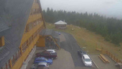 Parkoviště a hlavní vchod