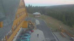 Parkoviště a hlavní vchod