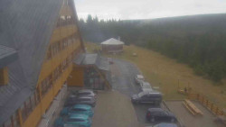 Parkoviště a hlavní vchod