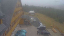 Parkoviště a hlavní vchod