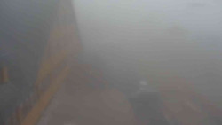 Parkoviště a hlavní vchod