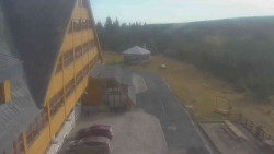 Parkoviště a hlavní vchod