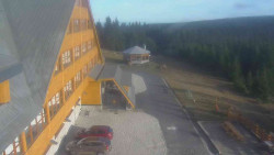 Parkoviště a hlavní vchod