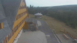 Parkoviště a hlavní vchod