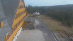 Parkoviště a hlavní vchod